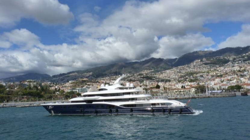 THE FRENCH BILLIONAIRE YACHT OWNED BY BERNARD ARNAULT IS IN MADEIRA -  Madeira Island Information and Directory